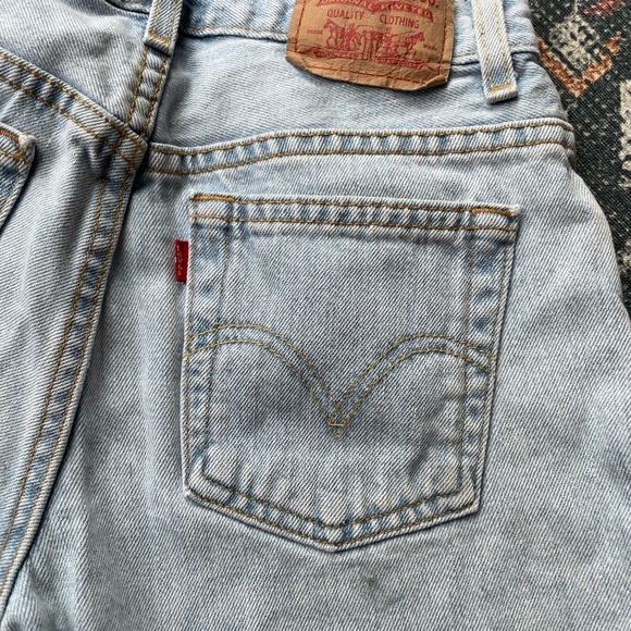 Levi's Classic Jeans Shorts Sz 6 MIS - Picture 3 of 7